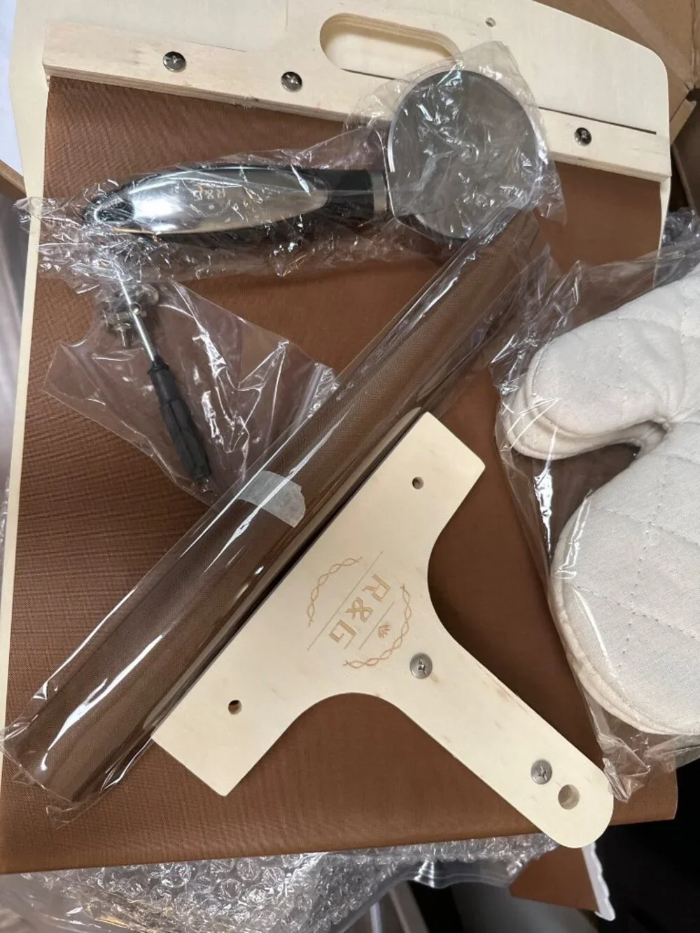 Pizza Paddle, Pizza Slicer, Oven Mitt - Baking, Cake Transfer **NEW**